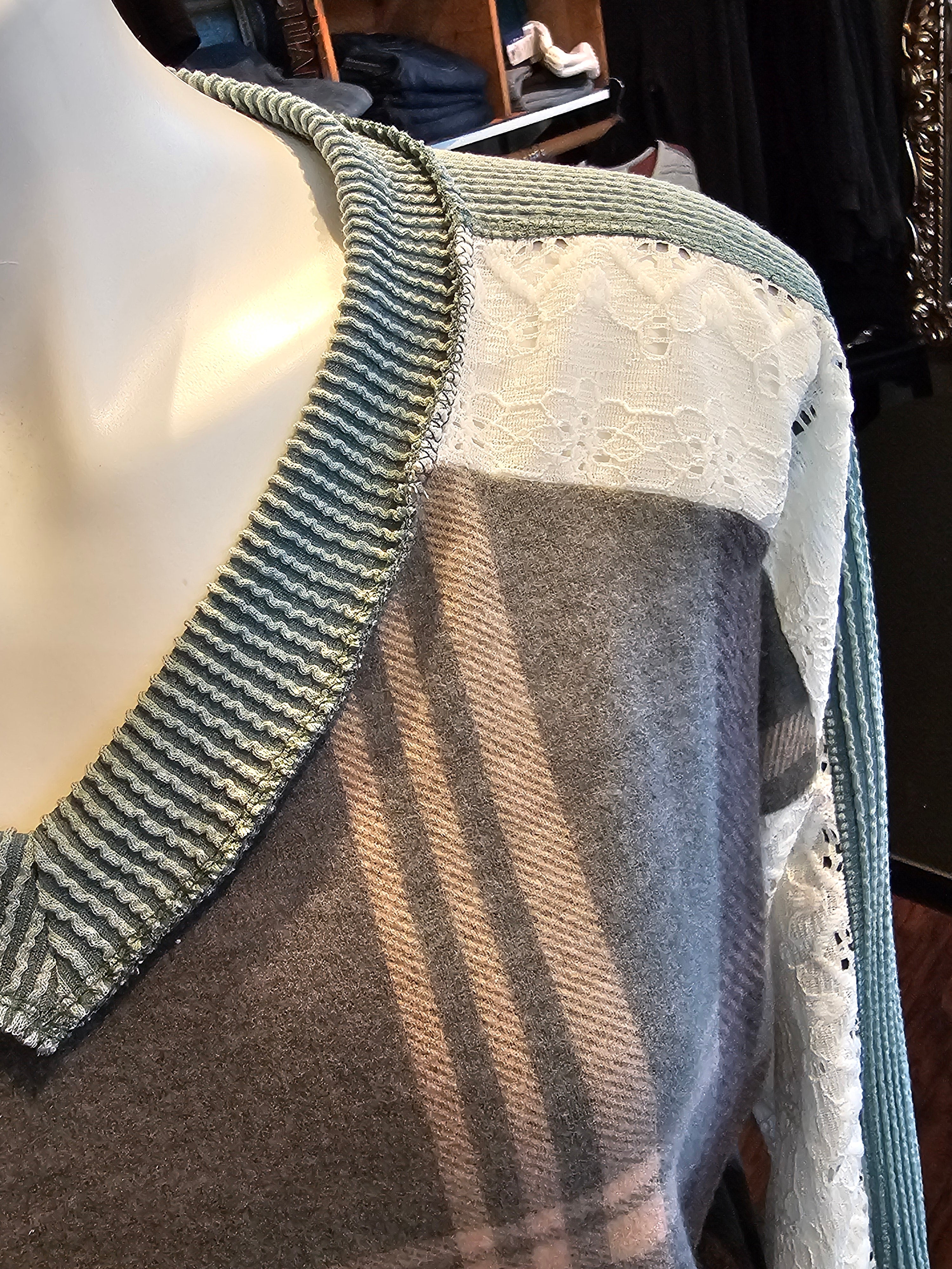 Lace color block sleeve top