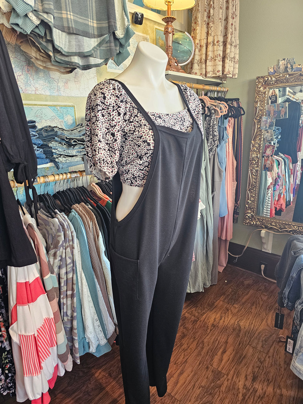 Eyelet Print Cropped Top