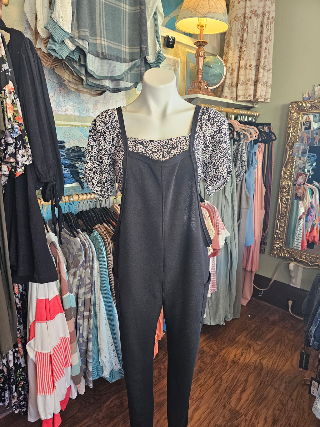 Eyelet Print Cropped Top